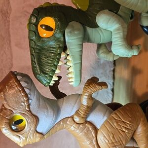 Imaginext Jurassic World Dominion Deluxe Growlin Giga XL Dinosaur & Fisher Price